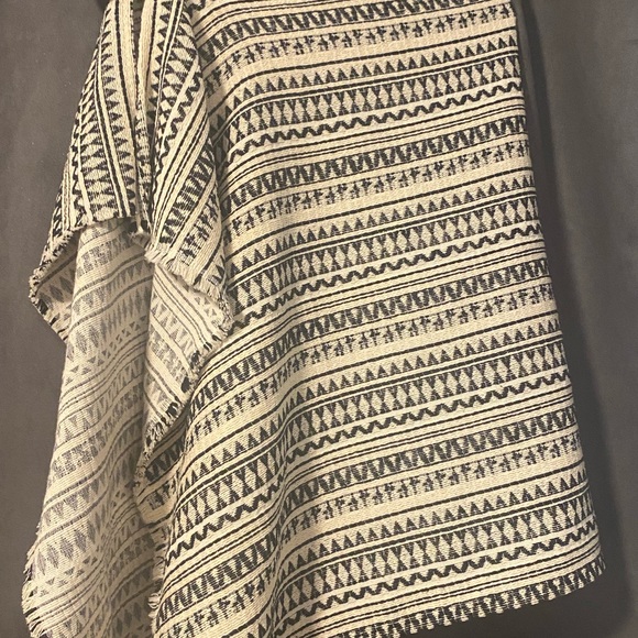 Cape/Poncho - Picture 3 of 5